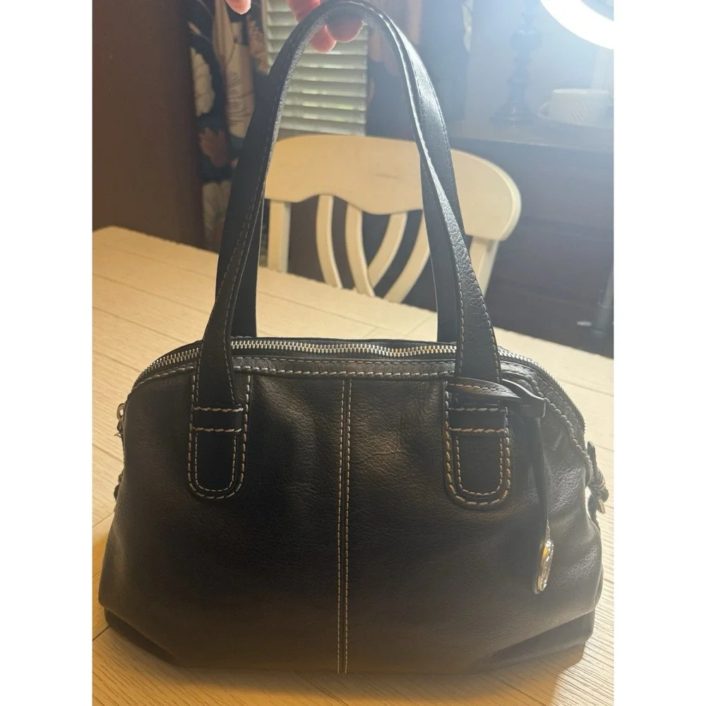 MichaelKors Black Leather Shoulder Bag W/Contrast Stitching,Zip Close. 16